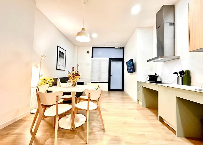 Valentia Apartaments Beachside Modern Style